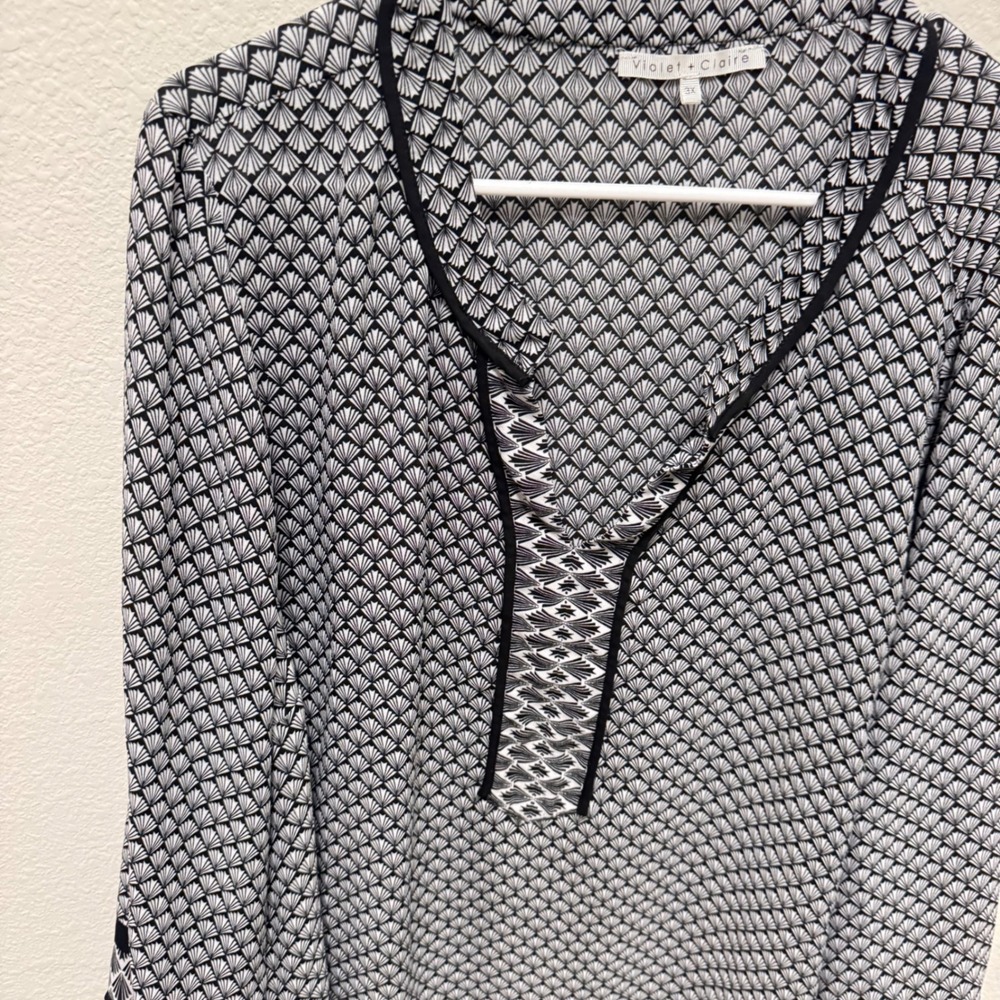 Violet + Claire Black White Geometric Print Tunic Top 3X - Picture 4 of 4